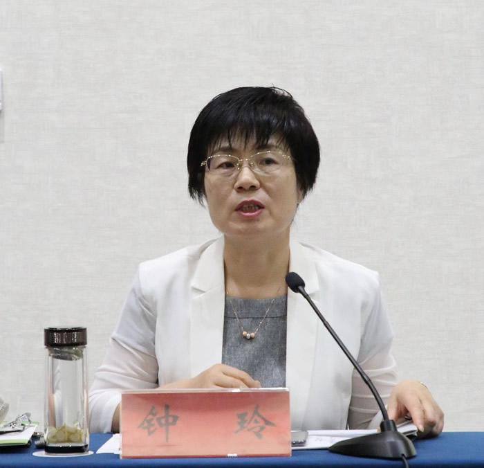 德州市人大常委会副主任,九三学社德州市委主委钟玲