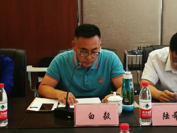 在座谈会上,张新忠,王燕,朱永生,周静,张尊磊,白毅,孙立秀,陆希峰,寻